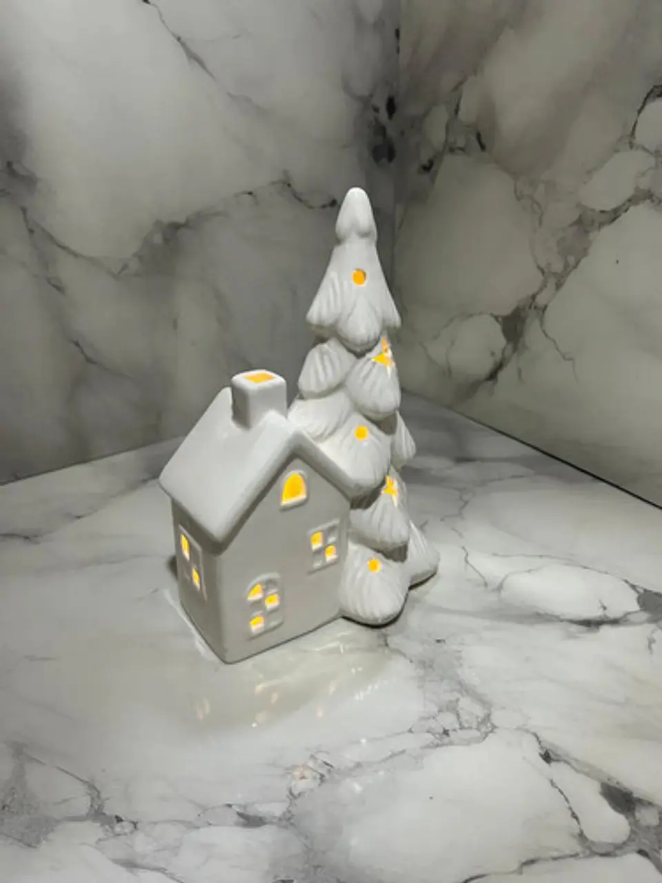 Casita Navideña De Cerámica Con Árbol Decorativo 3