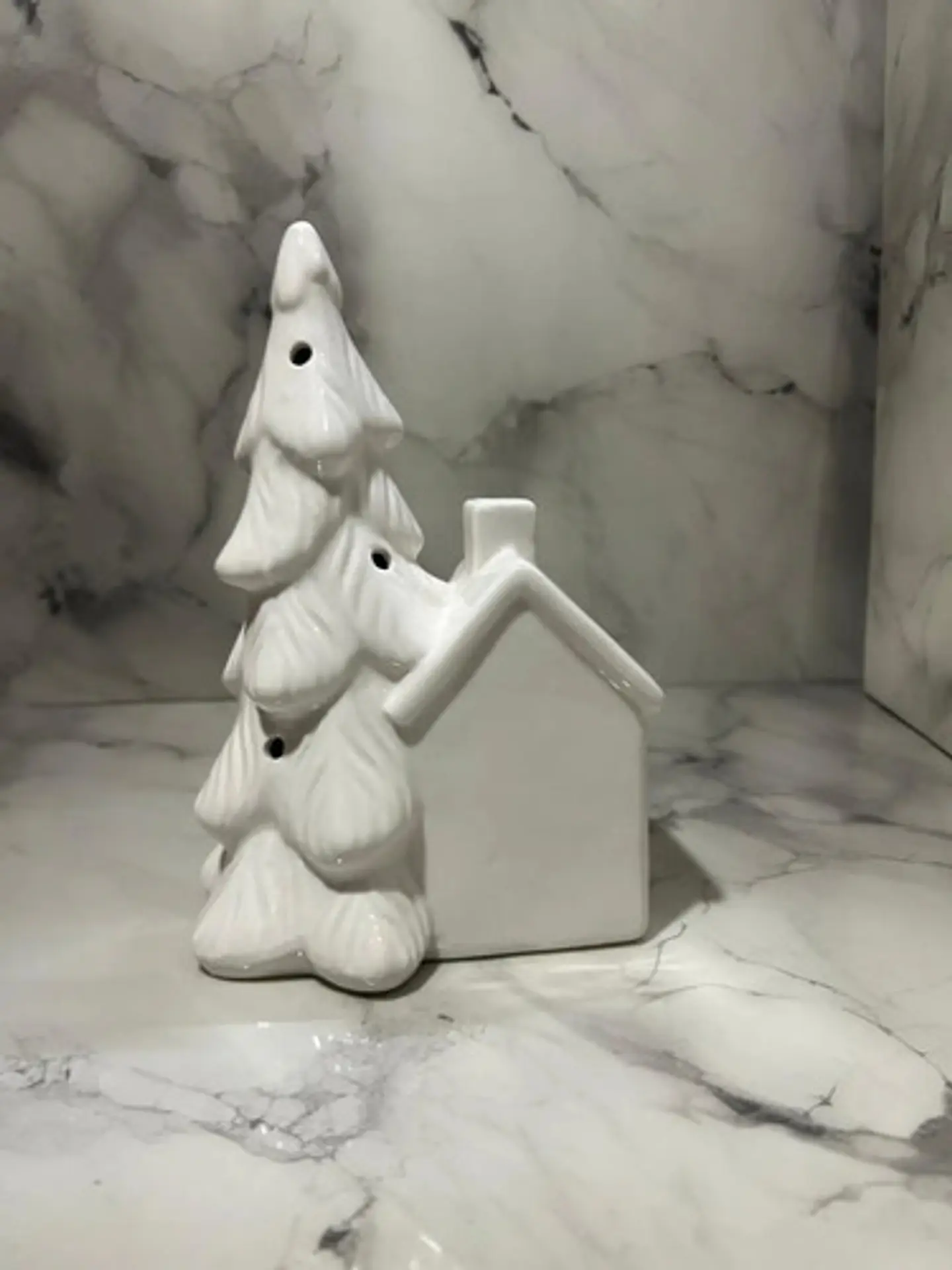Casita Navideña De Cerámica Con Árbol Decorativo 4