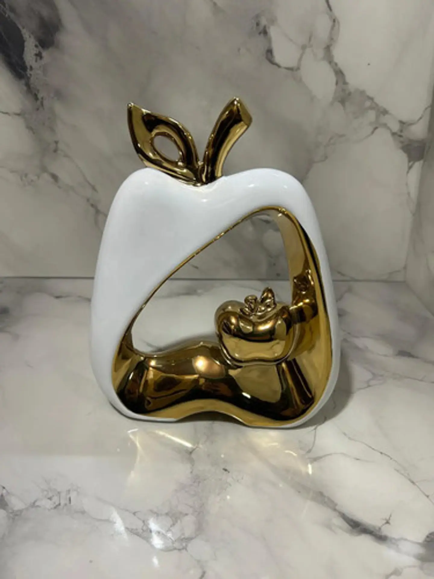 Adorno Decorativo En Forma De Manzana Blanco Y Dorado 1