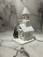 Casita Navideña De Cerámica Con Árbol E Iluminación Cálida - Miniatura 3