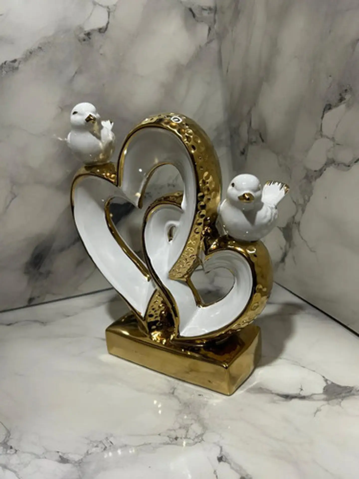 Figura Decorativa De Corazones Con Pájaros Blanco Y Dorado 2