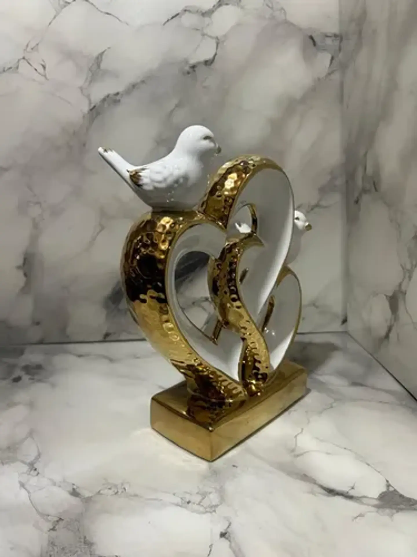Figura Decorativa De Corazones Con Pájaros Blanco Y Dorado 6