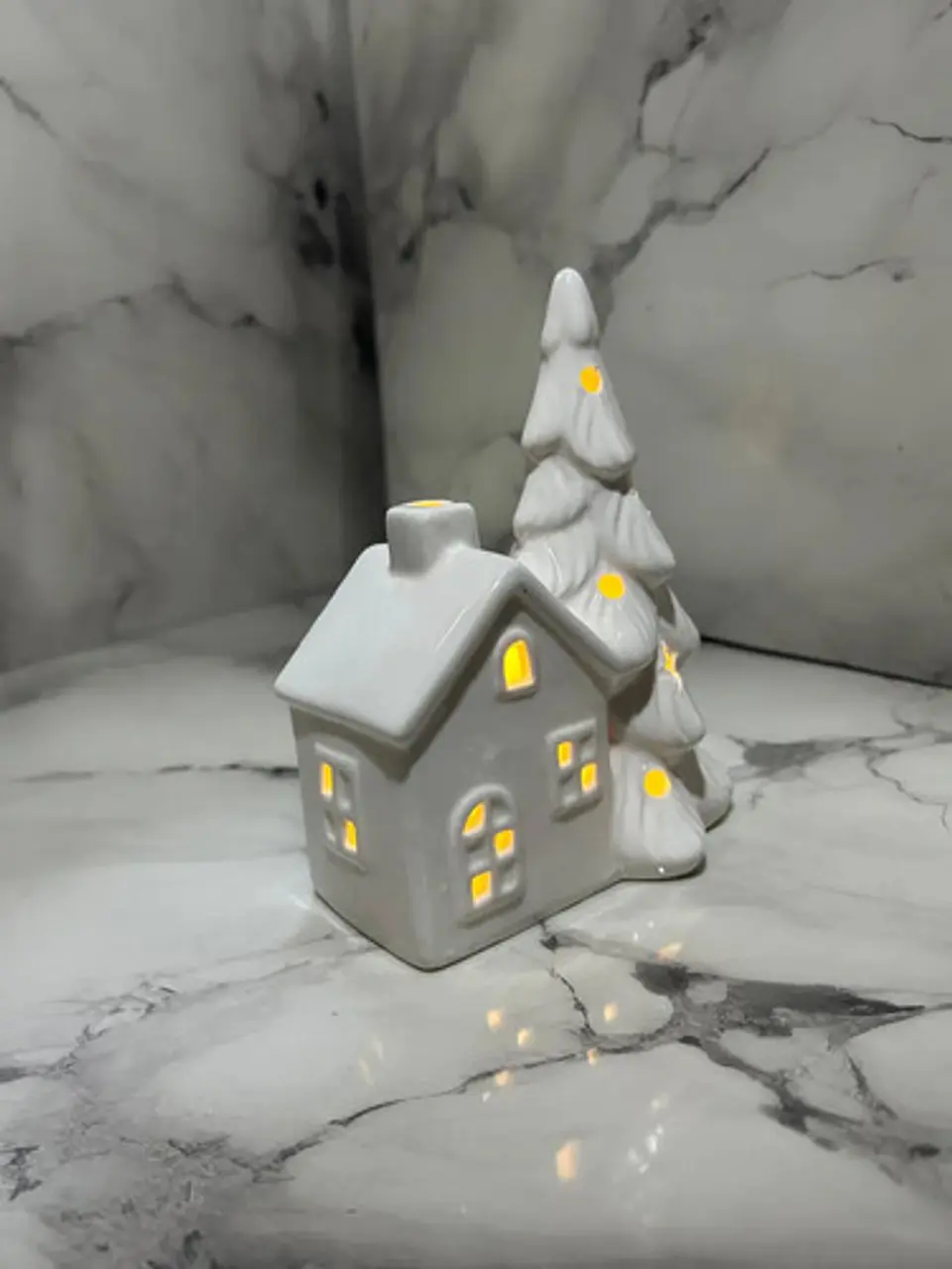 Casita Navideña De Cerámica Con Árbol Decorativo Pequeño 3