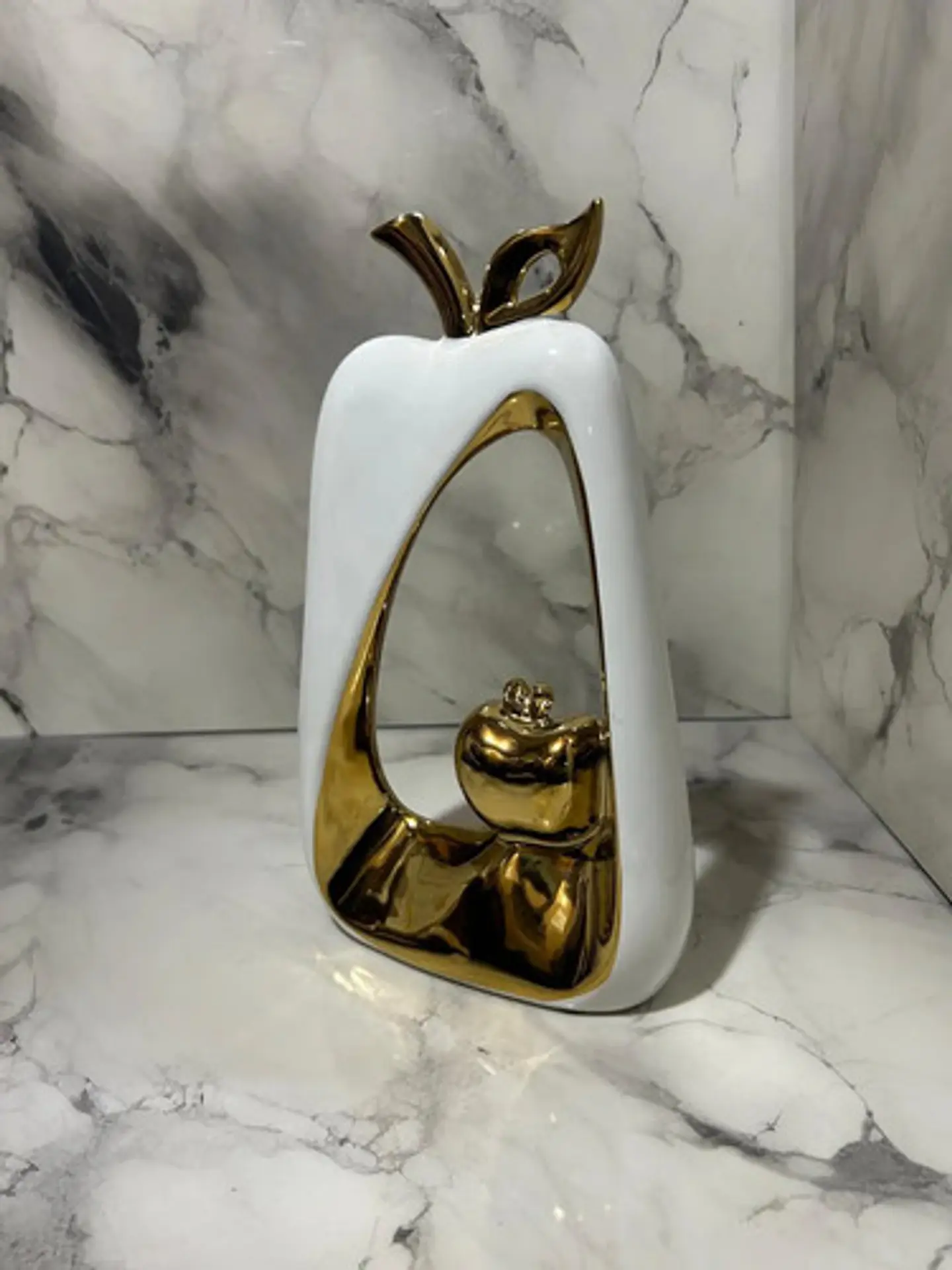 Adorno Decorativo En Forma De Manzana Dorado Y Blanco 1