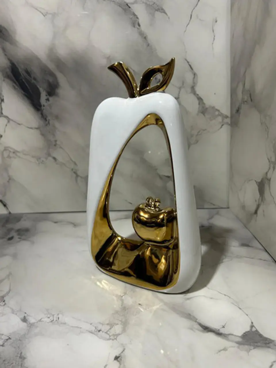 Adorno Decorativo En Forma De Manzana Dorado Y Blanco 1