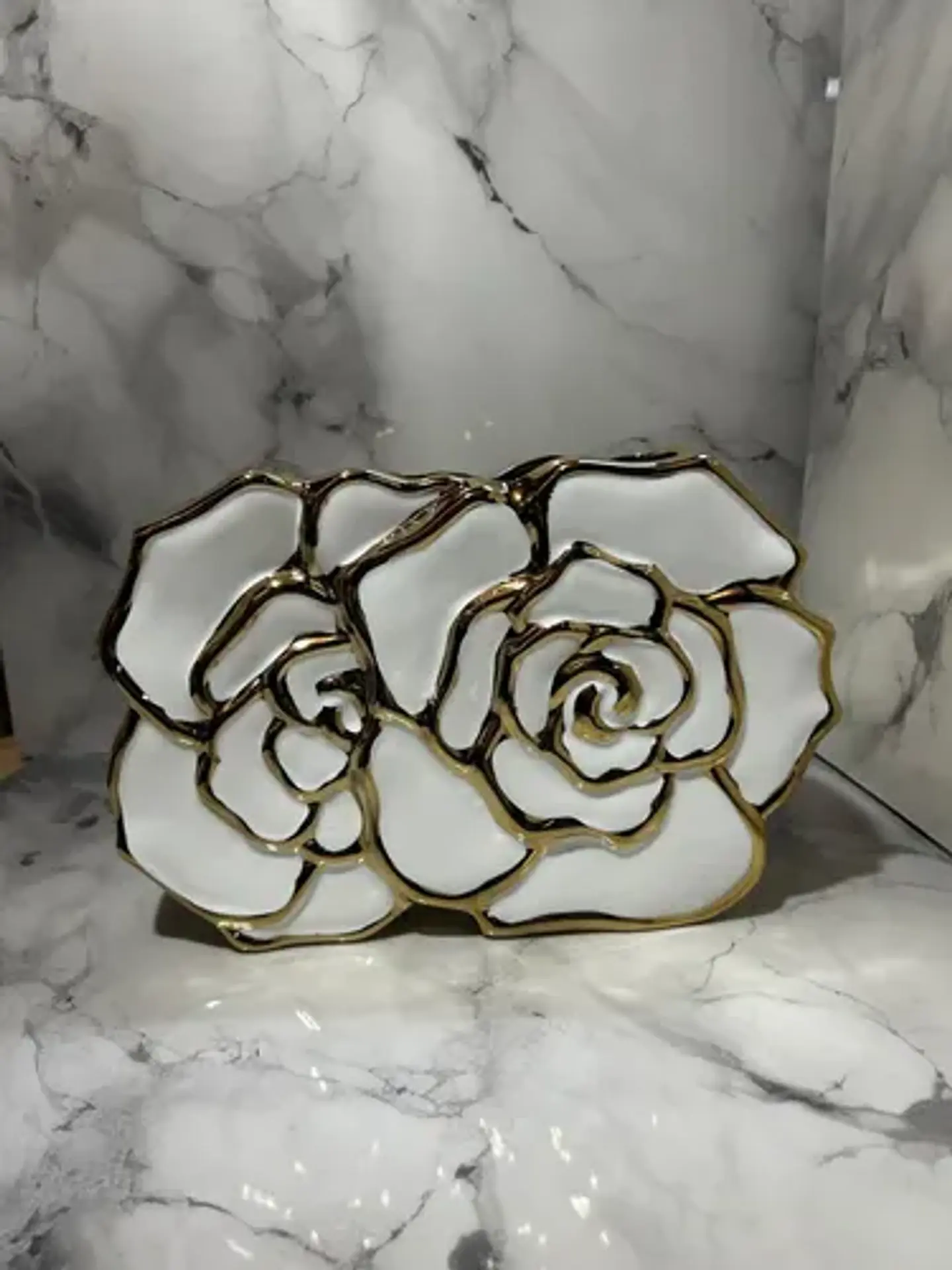Jarrón Decorativo Para Flores Artificiales Blanco Y Dorado 1