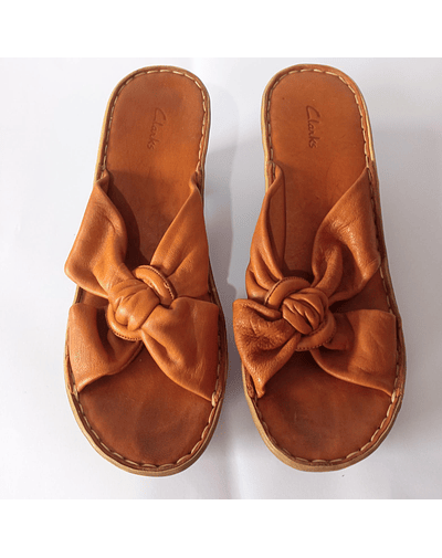 Clarks , cuero ,39