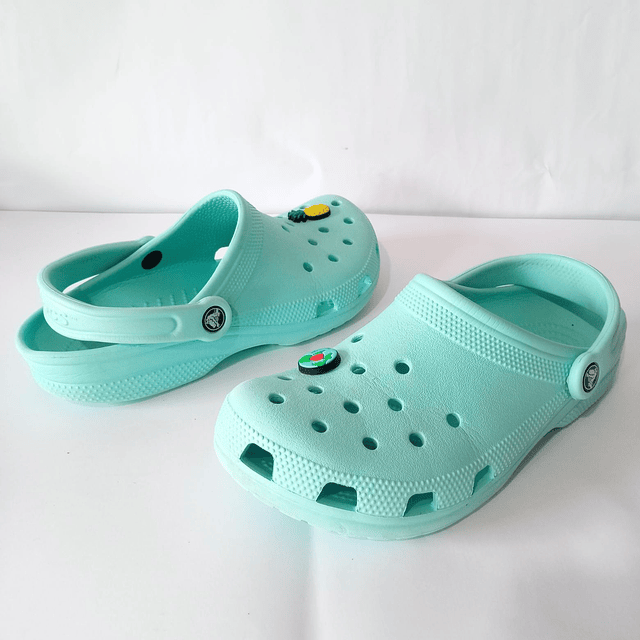 Crocs , 39 1