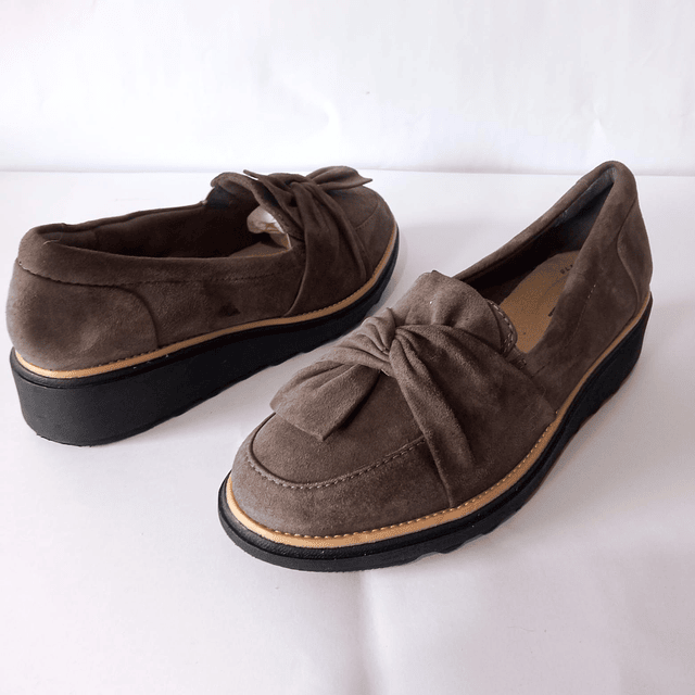 Clarks , reno , 37 1