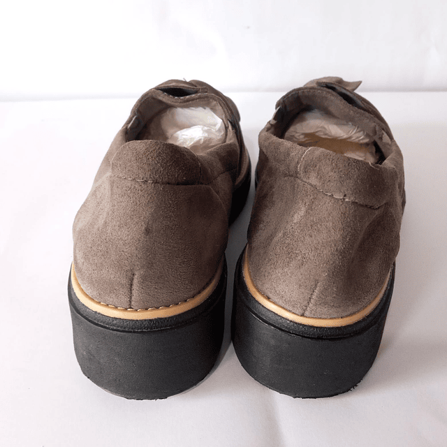 Clarks , reno , 37 3