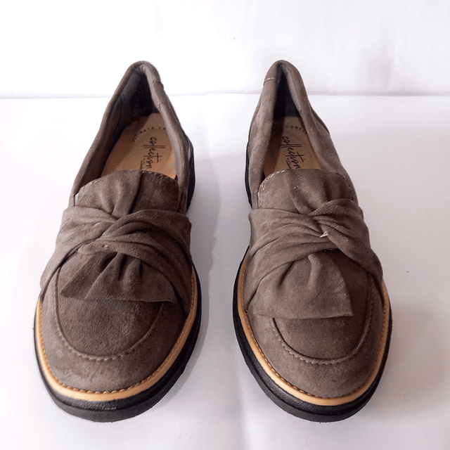 Clarks , reno , 37 2