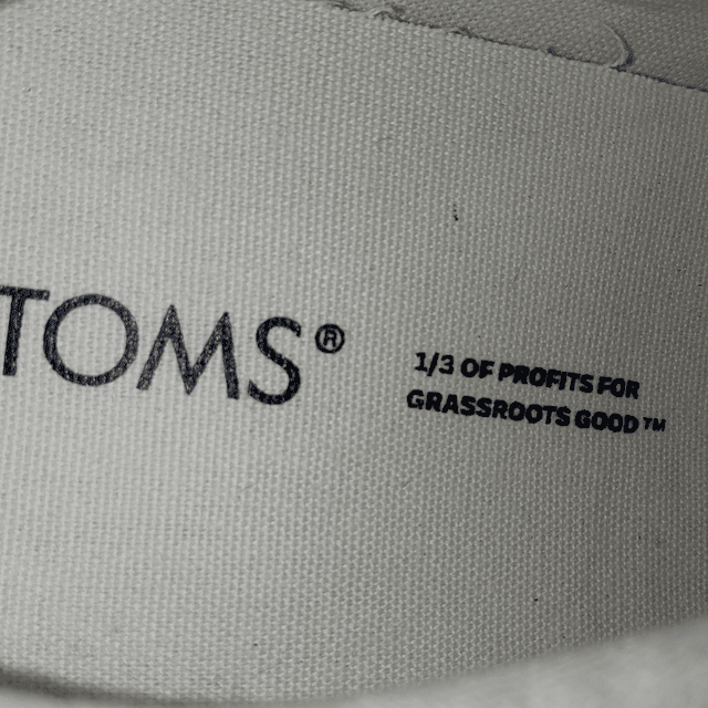 Toms , 37 5