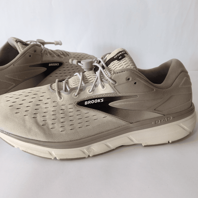 Brooks DYAD II , 46 3