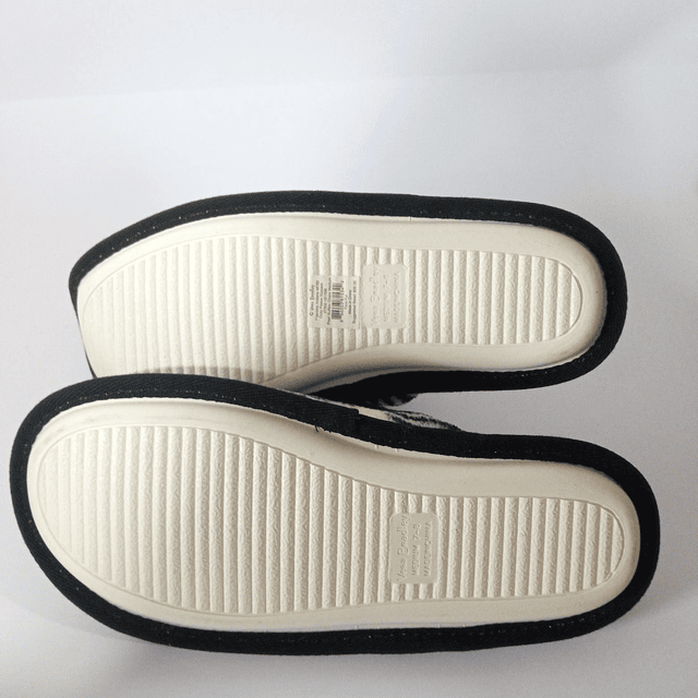 Vera Bradley , 37-38 3