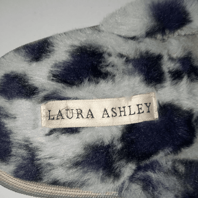 Laura Ashley , 35-36 4