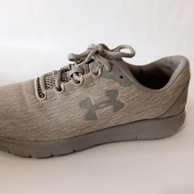 Under Armour , 39 3