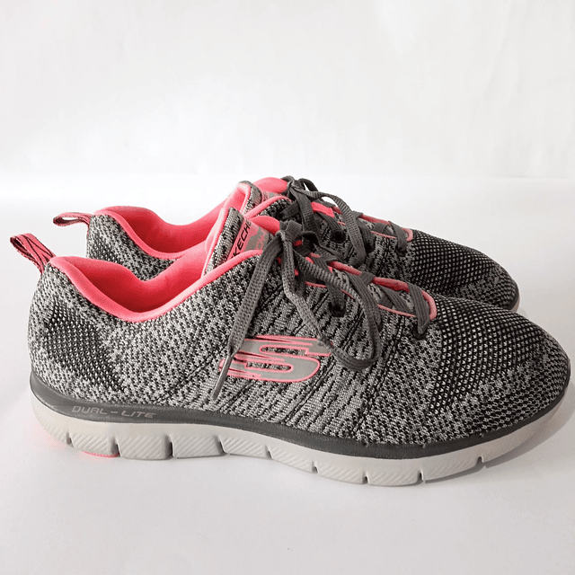 Skechers , 39 7