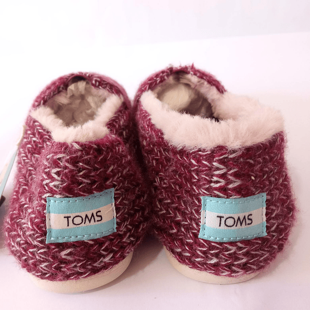 Toms , 37 5