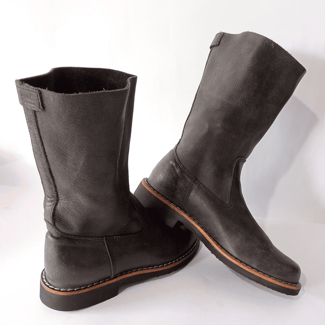 Roots , cuero , 35 3