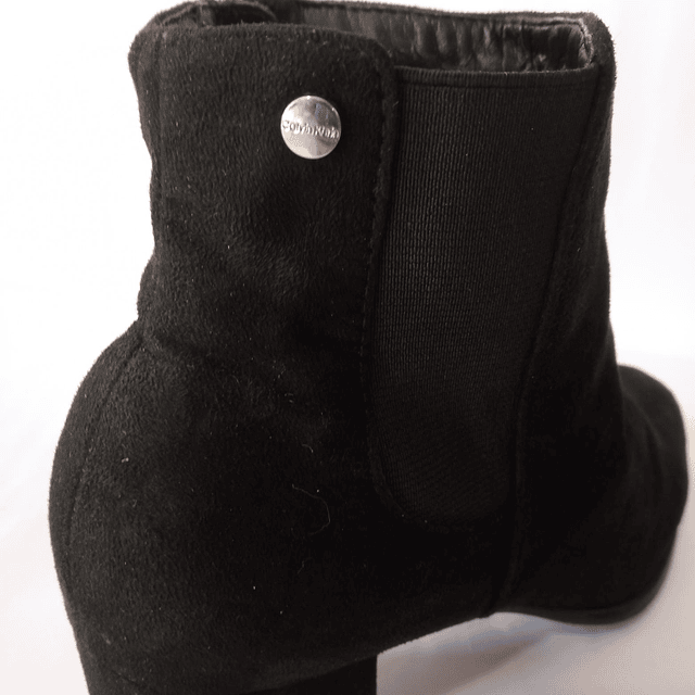 Calvin Klein , 38,5  2