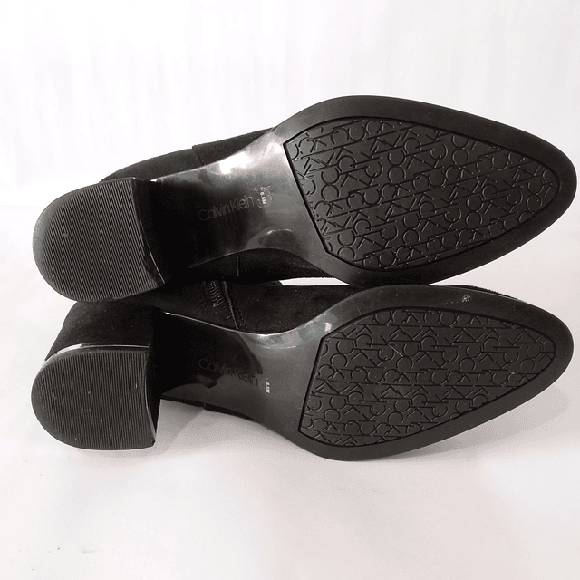 Calvin Klein , 38,5  6