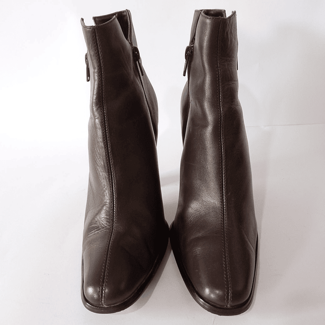 Newport , cuero , 37 2