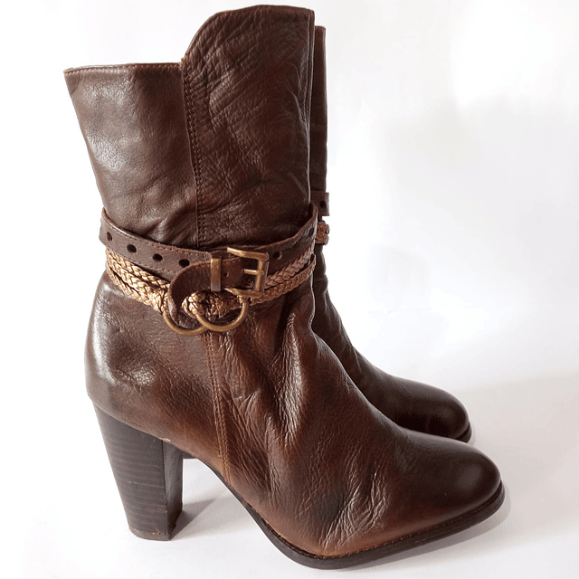 Two Lips , cuero , 37 6