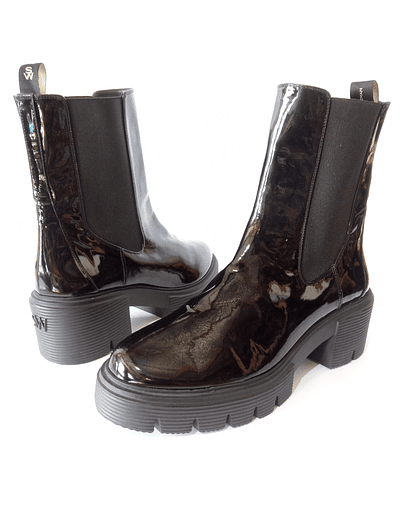 Stuart Weitzman , 42 