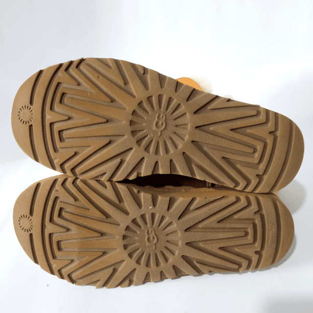 UGG Bailey Button II , 36 5