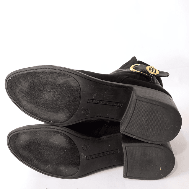 Tommy Hilfiger , 38 6