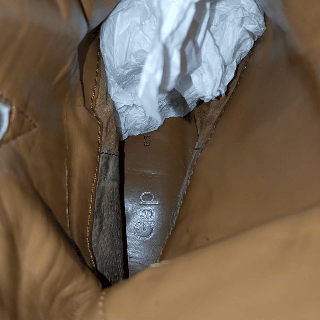 Gap , cuero , 37 7