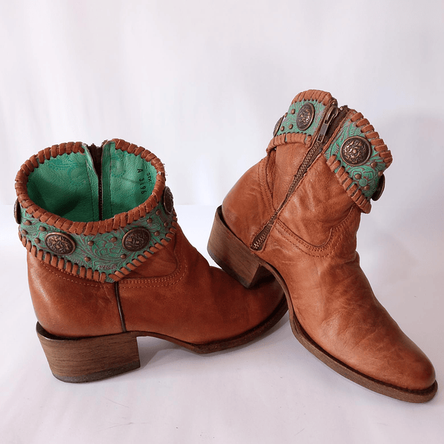 Corral , cuero , 36 3