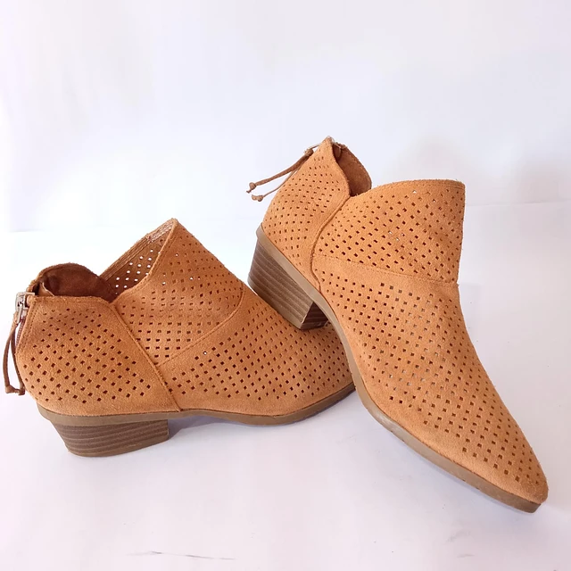 Kenneth Cole , reno ,36,5  2