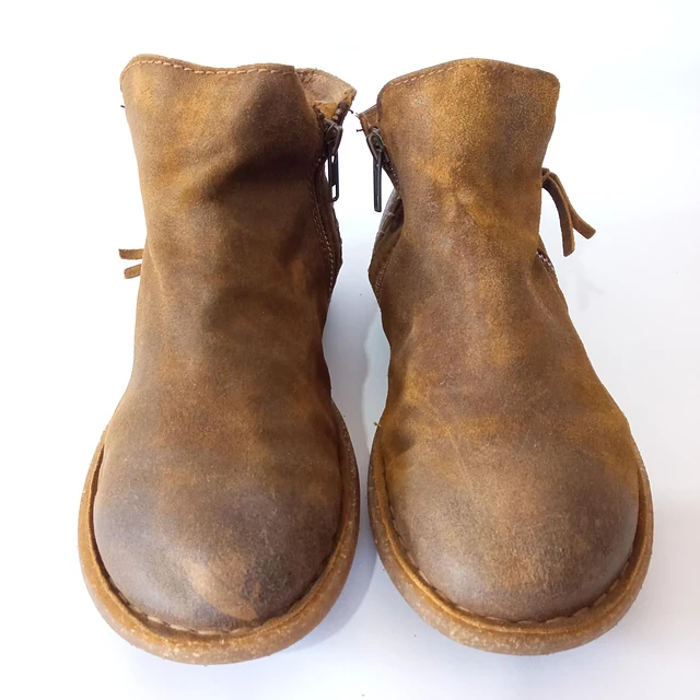 Born , cuero , 37,5 3