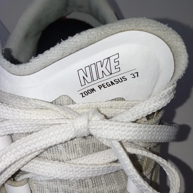 Nike Air Zoom Pegasus 37 - número  40,5 2