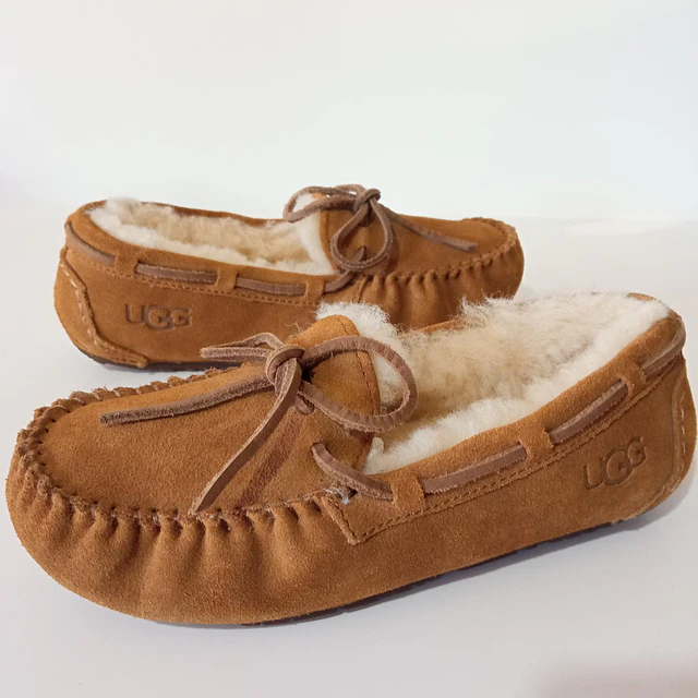 UGG Dakota , 32 1