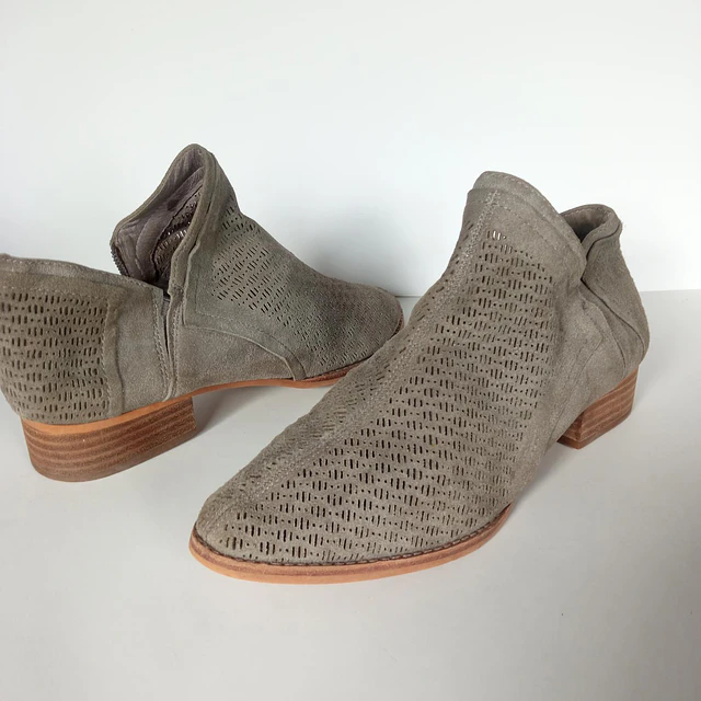 Vince Camuto , reno , 39 1