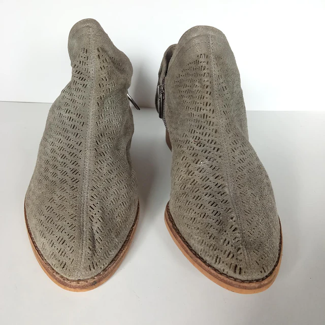 Vince Camuto , reno , 39 2