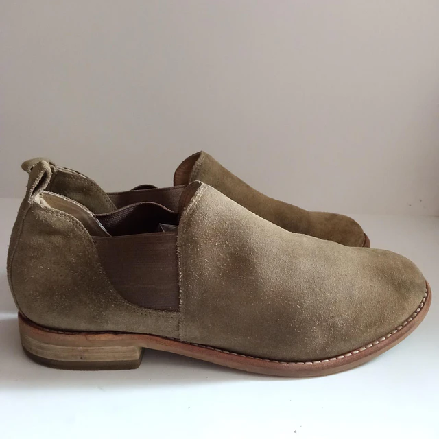 Clarks , reno , 38 3