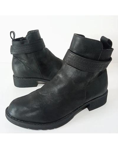 Muk Luks , 36