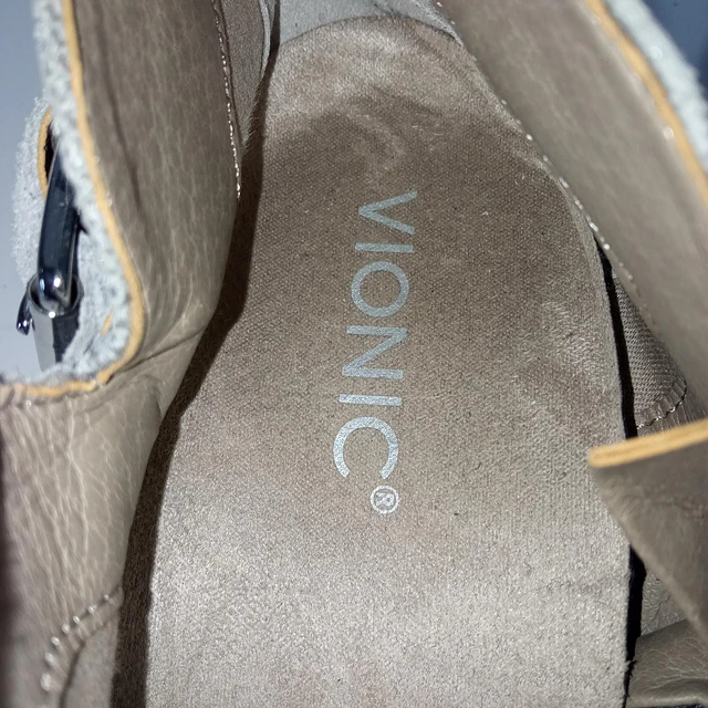 Vionic , reno , 39 4