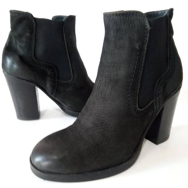 Barneys , cuero , 35 1