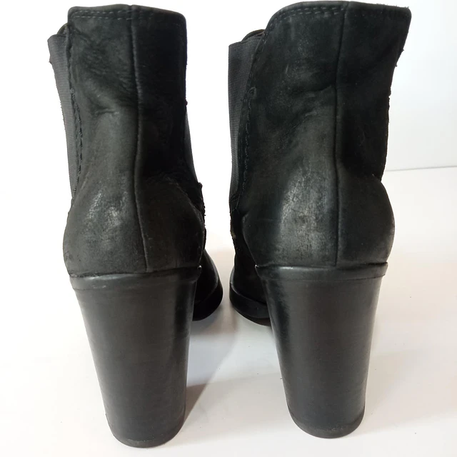 Barneys , cuero , 35 4