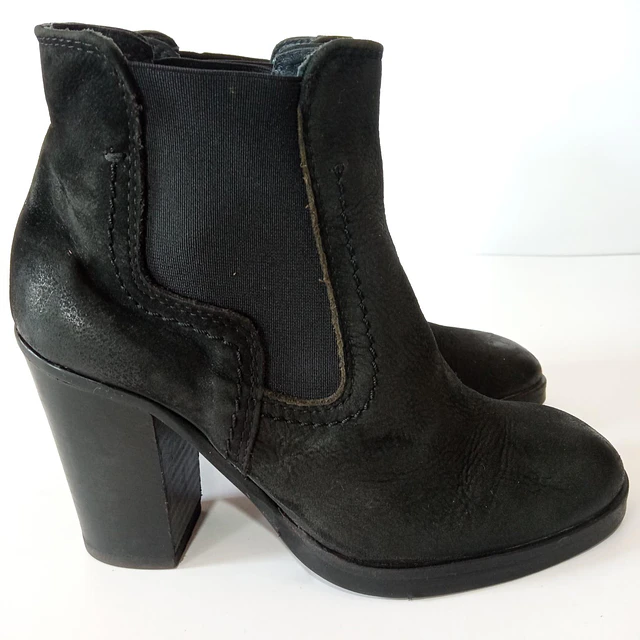 Barneys , cuero , 35 5