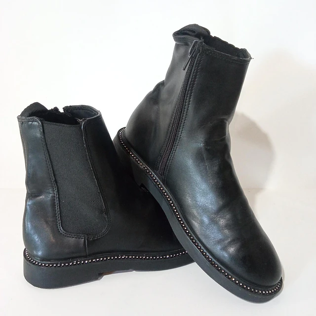 Zara , 35 2