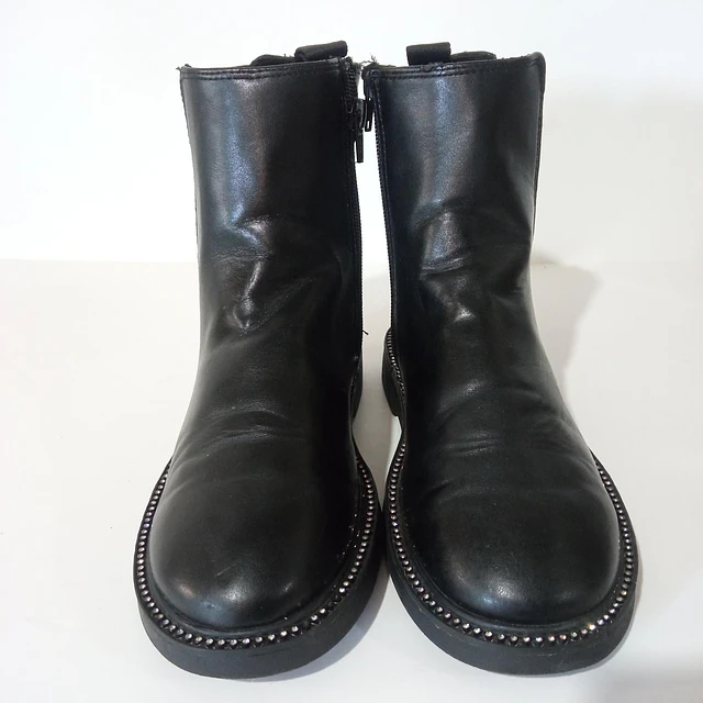 Zara , 35 3