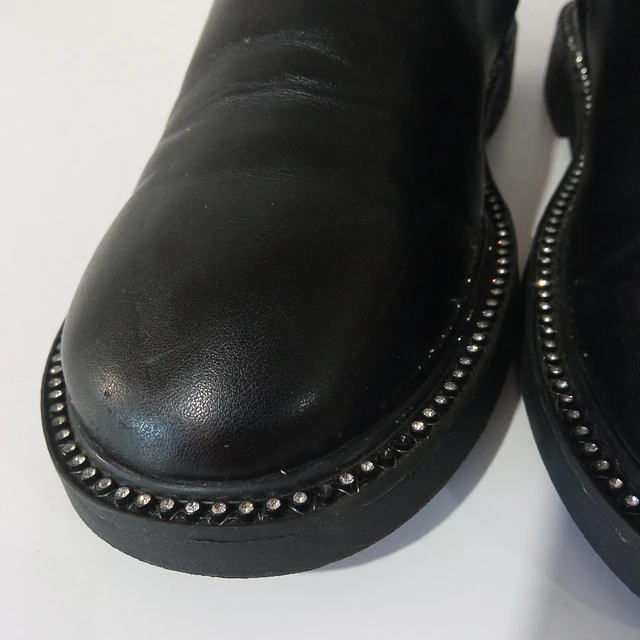 Zara , 35 4