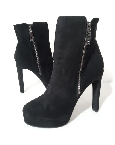 Guess , 38,5