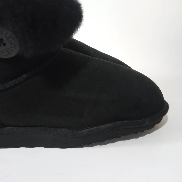 UGG Mini Bailey Button , 38 4
