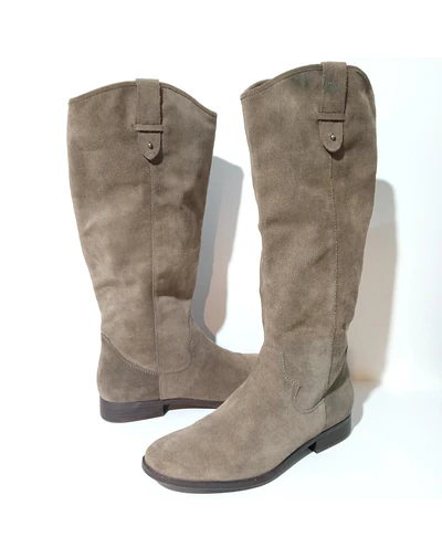 Frye , reno , 38,5